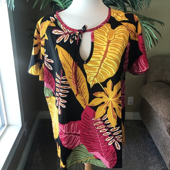 Emery Rose Tops - Emery Rose plus size short sleeve lightweight pullover top
